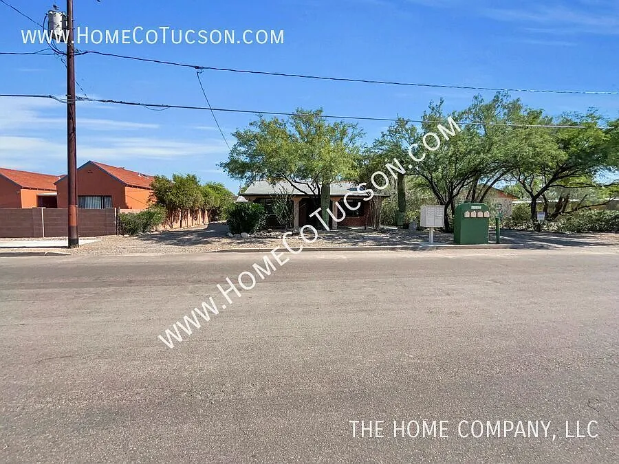 1507 E Blacklidge: Timeless 1940s Brick Home with Modern Comforts and Classic Charm — Photo 2