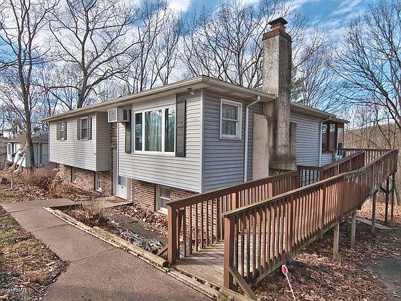 2nd image of 139 Tanbark Ln