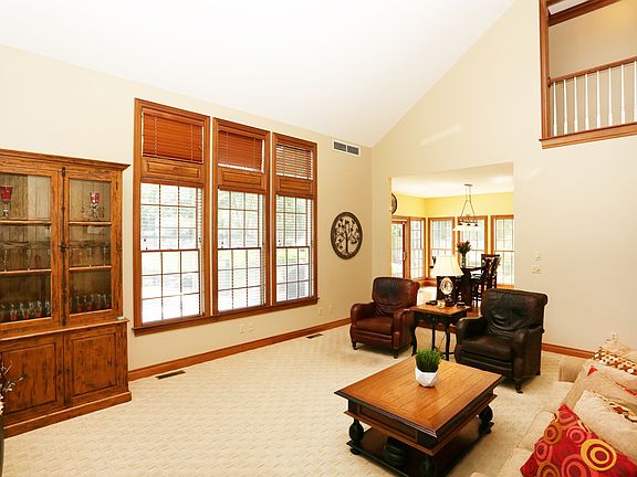 2nd image of 140 Fox Meadow Ln