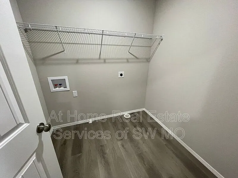 4 bed, 2.0 bath, 1511 sqft, $1,955 — Photo 4