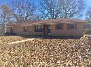 404 Parkway Ln, Gilmer, TX 75645