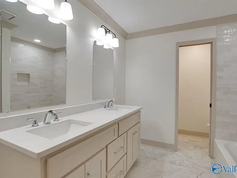 2042 Rosebury Ln SW — Photo 14