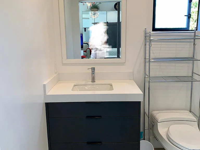 2122 Kelton Ave — Photo 8