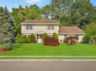 48 S Constitution Dr, Tappan, NY 10983