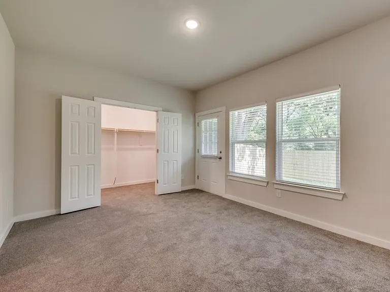 2424 S Fannin Ave — Photo 9