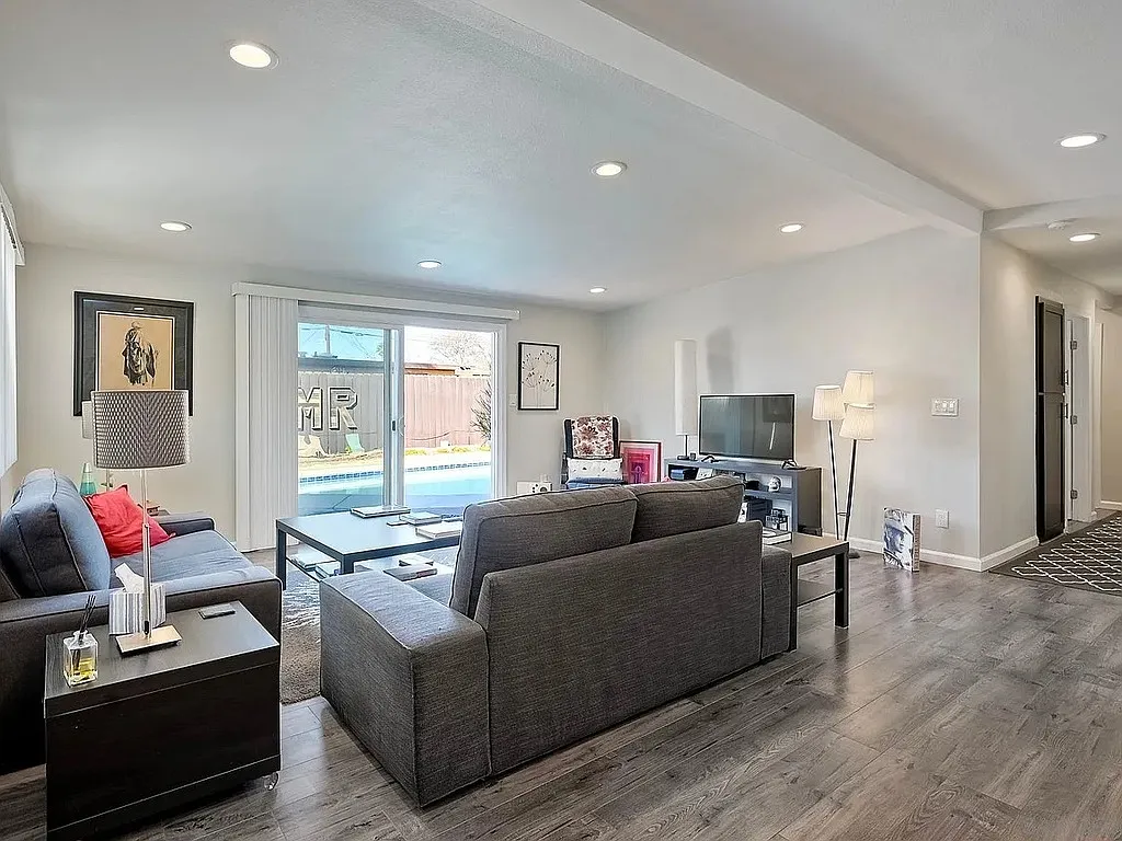 3 bed, 2.0 bath, $6,325 — Photo 3
