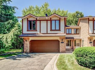 8226 Tamarack Trl, Eden Prairie, MN 55347