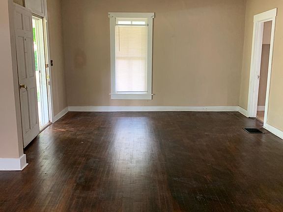 4th image of 108 E North St