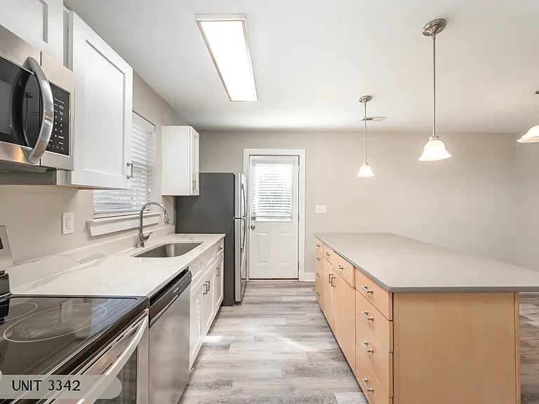 3340 Washburn Ave — Photo 5