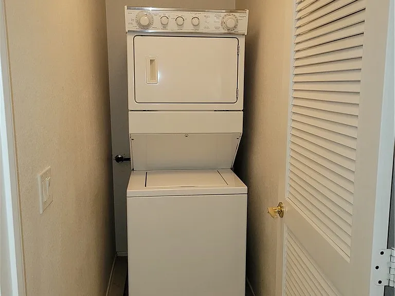 9275 Hollander Ave — Photo 29