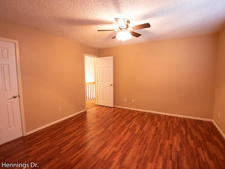 4585 Hennings Dr — Photo 8