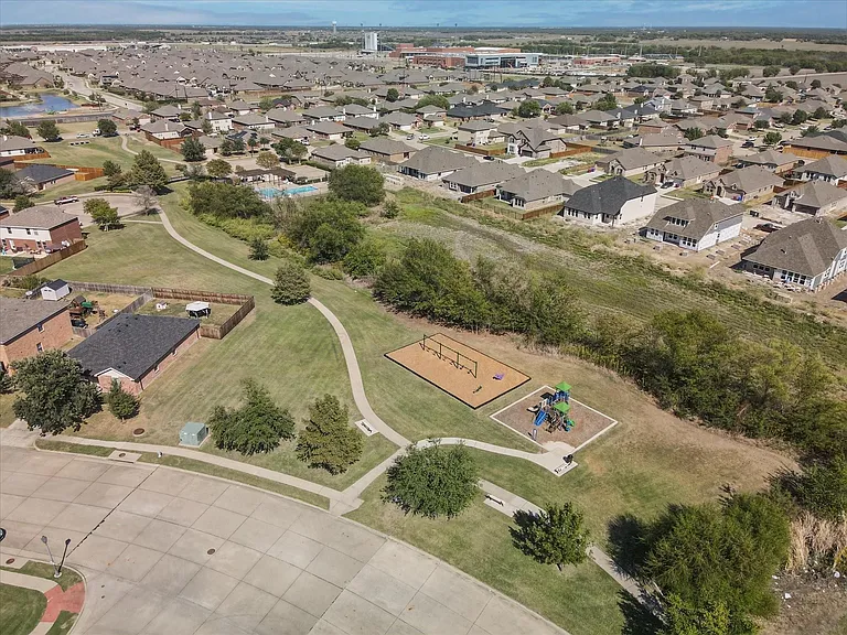 2801 Mockingbird St — Photo 31
