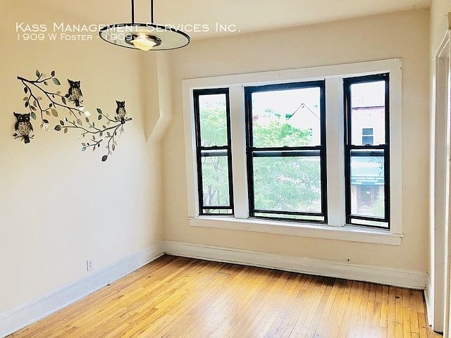 1st image of 1909 W Foster Ave #19092