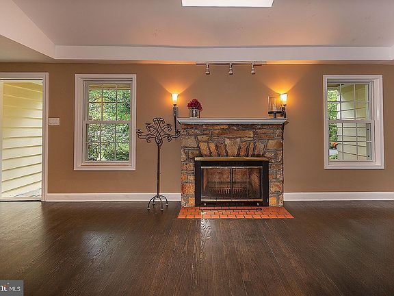5th image of 2908 Rosemary Ln