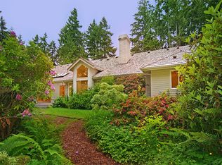 9663 NE Beach Crest Dr, Bainbridge Island, WA 98110