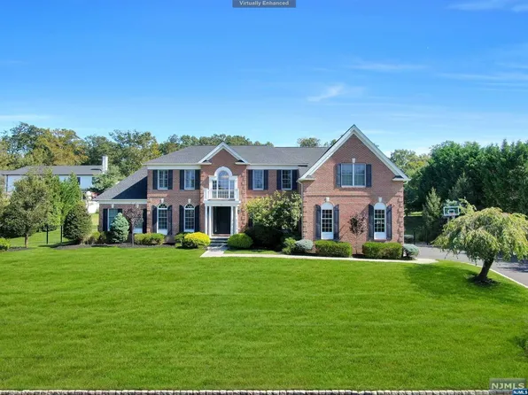 16 Mulholland Dr, Woodcliff Lake, NJ 07677