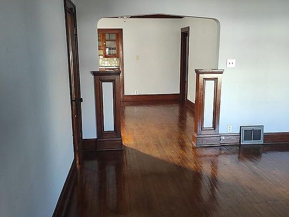 3rd image of 4323 Gifford Ave #Dn