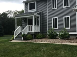 927 Hidden Creek Dr, Lake Orion, MI 48362