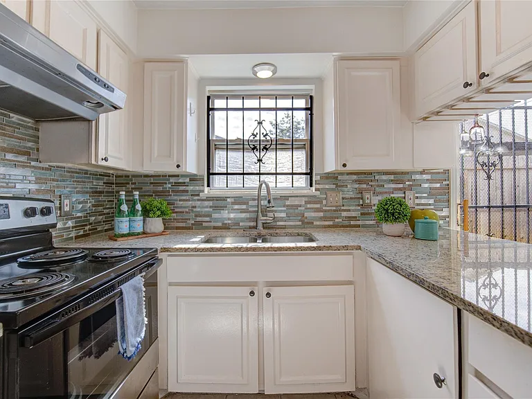 14633 Perthshire Rd — Photo 17