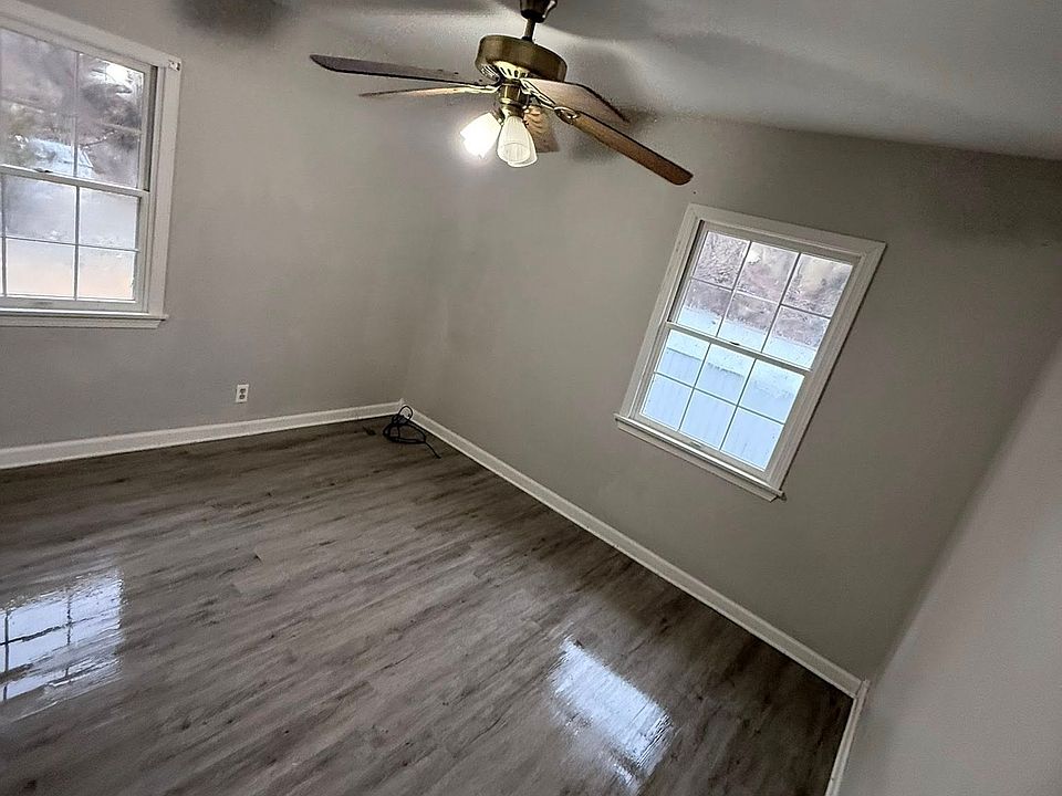 2nd image of 2121 Norwood Blvd