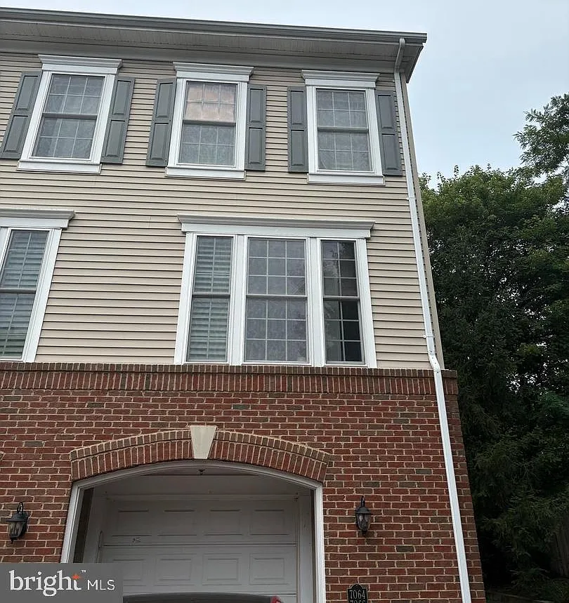 3 bed, 2.5 bath, 1524 sqft, $3,000 — Photo 1