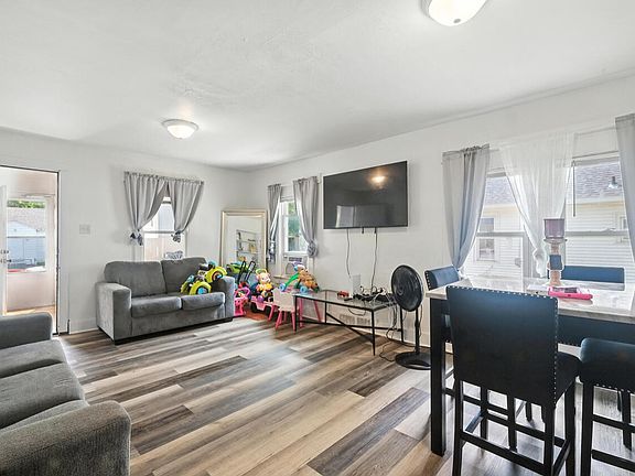 4th image of 1026 Superior St