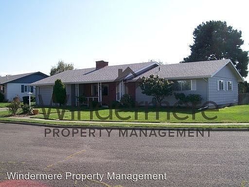 1st image of 916 Martin Dr