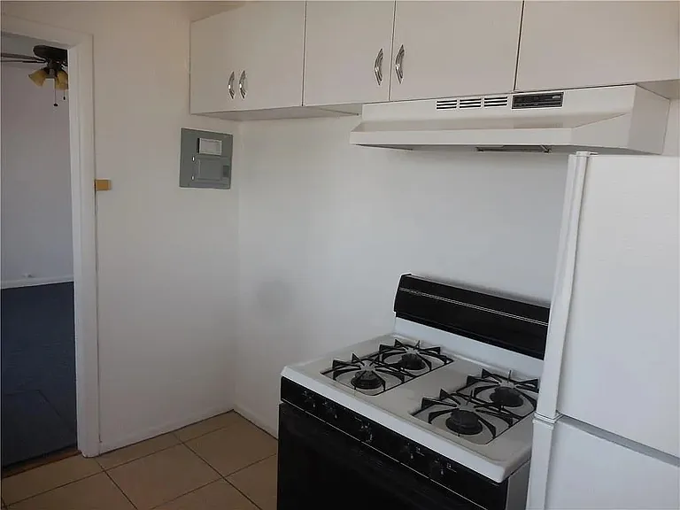 814 W Yandell Dr — Photo 17