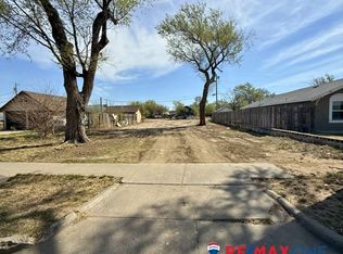 912 N Taylor Ave, Garden City, KS 67846