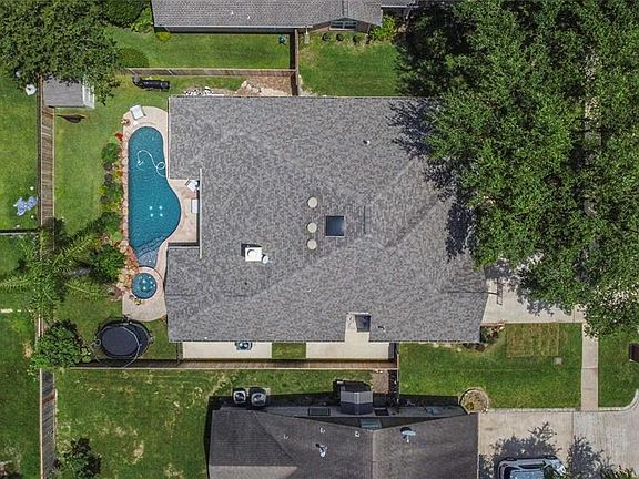 2nd image of 3413 Surrey Ln