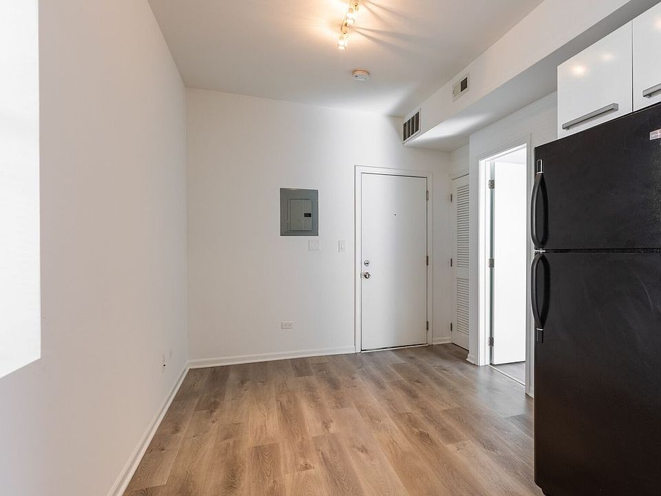 1st image of 5058 N Winthrop Ave #1