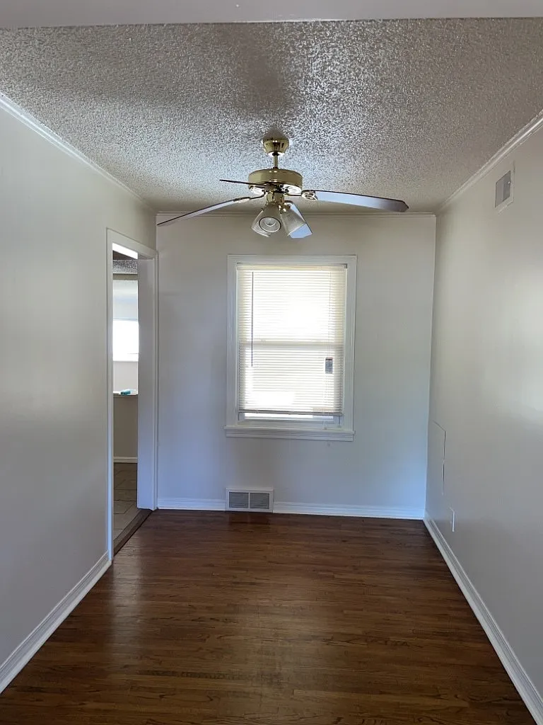 2 bed, 1.0 bath, 1260 sqft, $1,145 — Photo 4