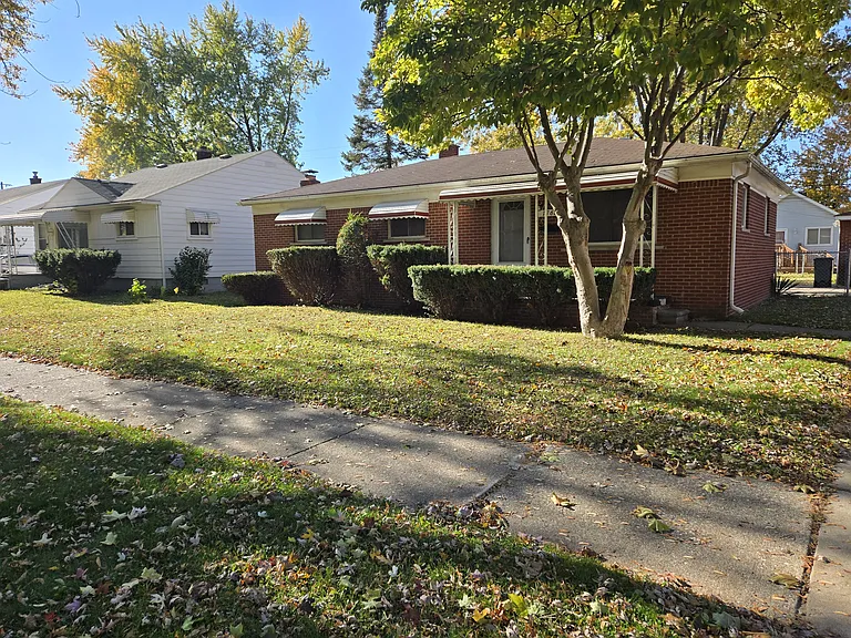 17629 Prospect St — Photo 27