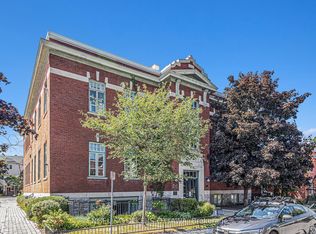 24 Springfield Rd UNIT 203, Ottawa, ON K1M1C9
