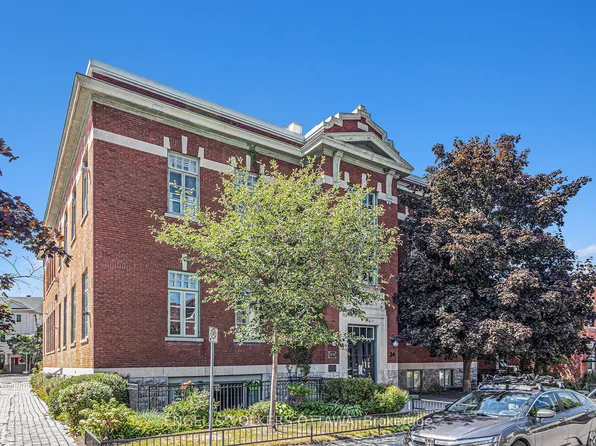 24 Springfield Rd Unit 203, Ottawa, ON K1M 1C9