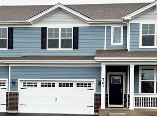 701 Kentshire Cir, Elgin, IL 60124