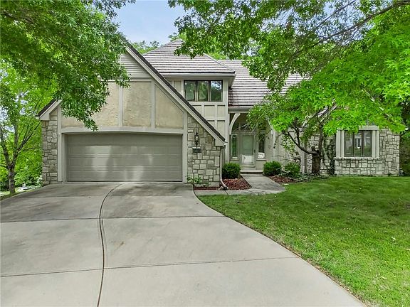 2nd image of 5713 N Woodhaven Ln