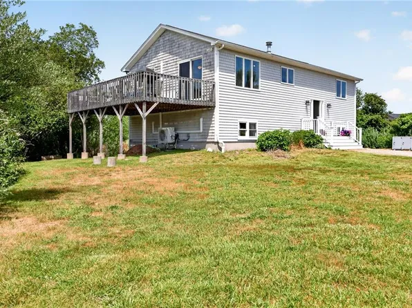 8 Southwest Rd, Narragansett, RI 02882