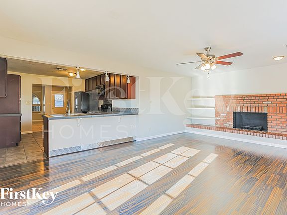3rd image of 2518 E Don Carlos Ave