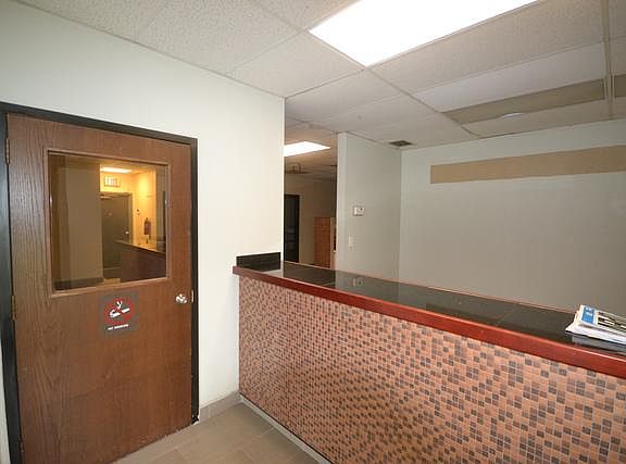 4th image of 530 N McLean Blvd