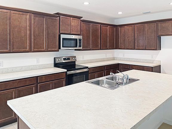 3rd image of 980 Avenal Ln