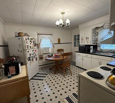 5th image of 413 Chestnut St