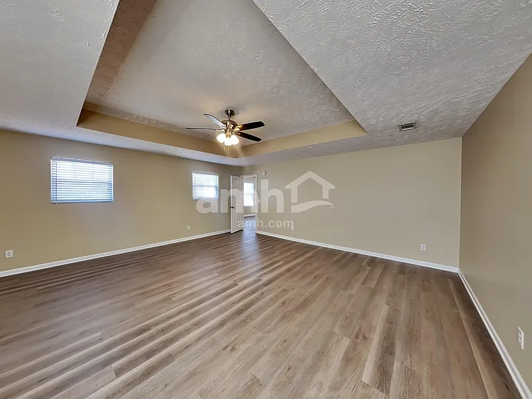 5527 Middlebury Dr — Photo 11