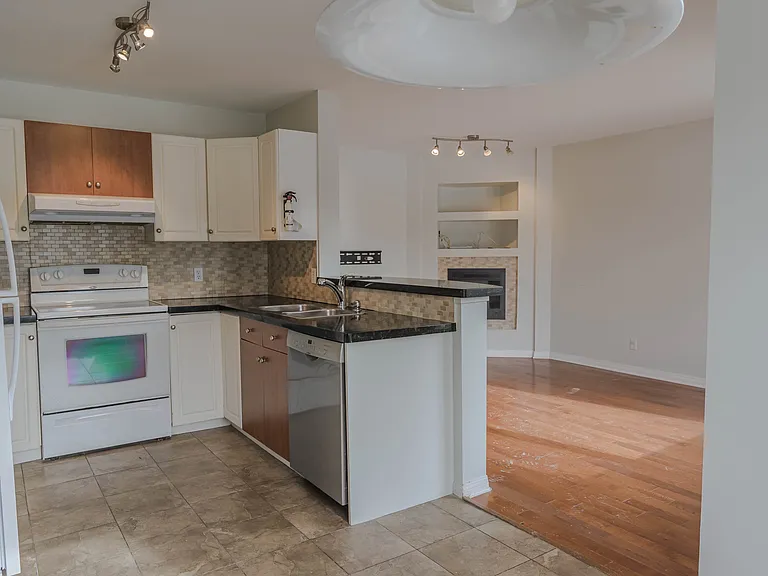 132 Invermere St #132 — Photo 7