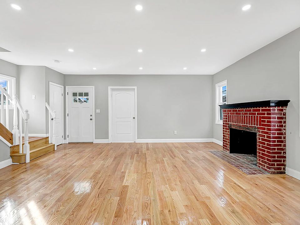 1st image of 10915 207th St