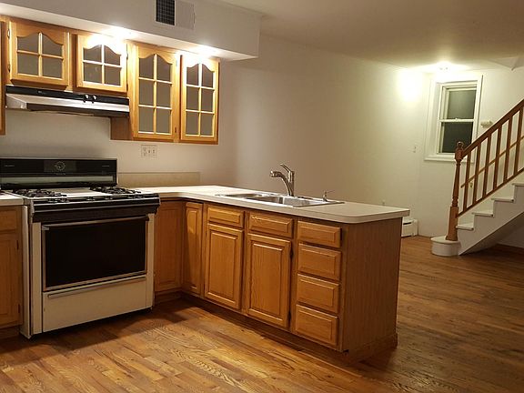 3rd image of 3052 Richmond St #2