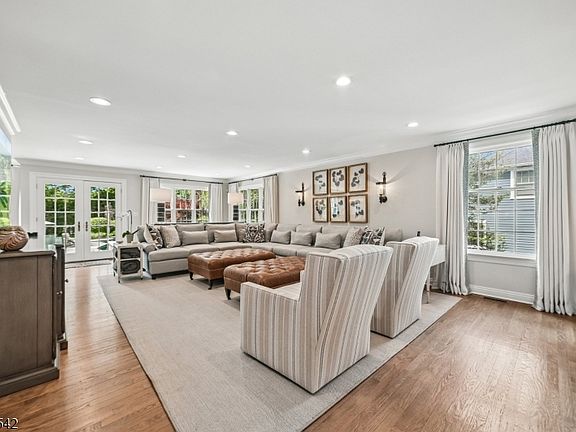 4th image of 11 Cayuga Way