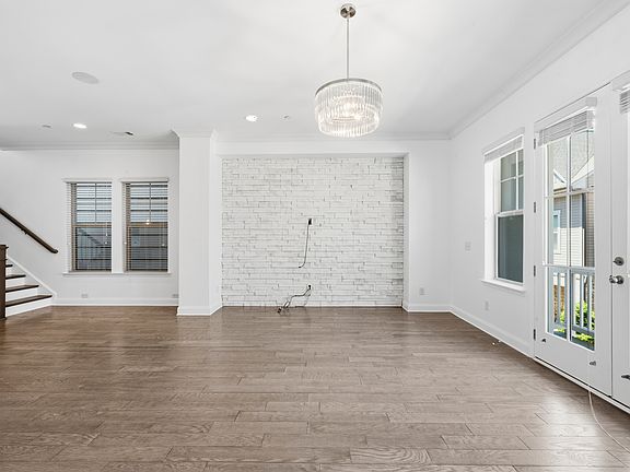 5th image of 509 Mirrormont Dr SE