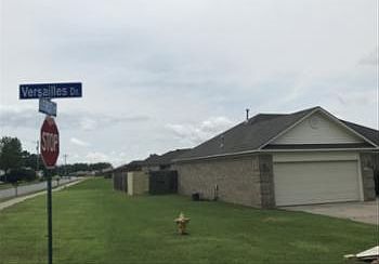 2nd image of 2419 Versailles Dr