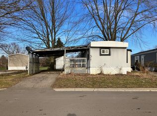 217 S Lyon Woods #97, South Lyon, MI